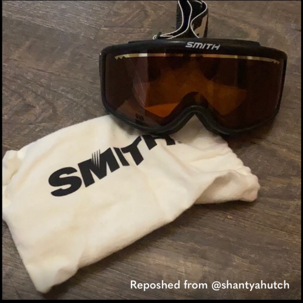 Snowboarding goggles